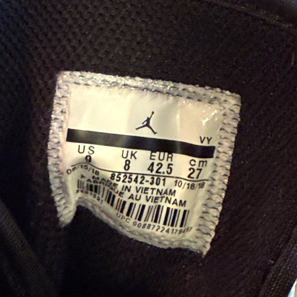 Air Jordan 1 Mid “Pine Green” - Picture 2 of 4
